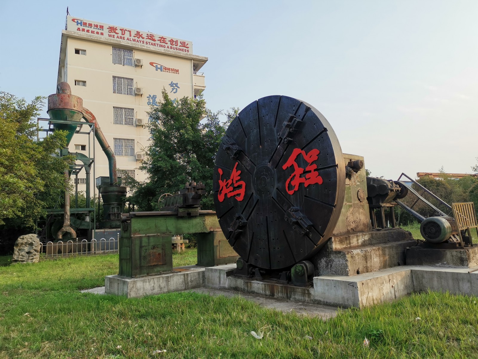 踐行社會(huì)責(zé)任 共筑綠色未來(lái)|桂林鴻程捐贈(zèng)綠植景觀(guān)獻(xiàn)禮桂林中學(xué)120周年校慶